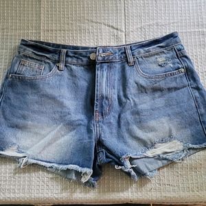 Pink lily size L denim shorts